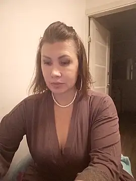 Snapshot of ROXOLANAA_SEXY chatting on October 2025 08:40:02 PM ROXOLANAA SEXY online show from October 2025 08:40:02 PM