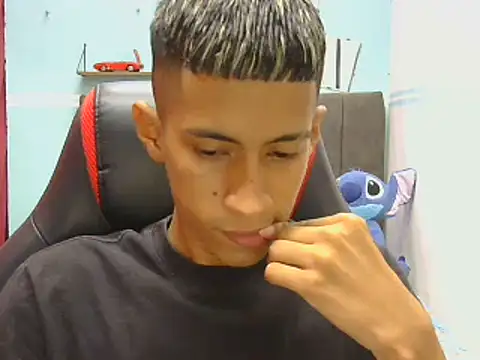 Angelstripboy online show from August 2026 11:39:02 PM