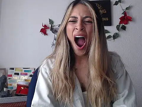 Liamiler01  online show from March 2025 12:11:01 PM