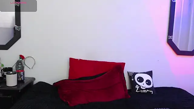 Amy Aloqua online show from October 2025 03:43:01 PM