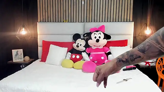 NiicolleMiller online show from March 2025 06:30:01 PM