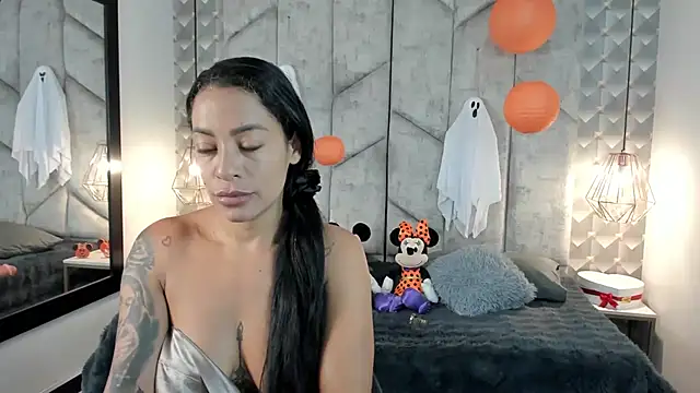 NiicolleMiller online show from October 2025 12:50:01 PM