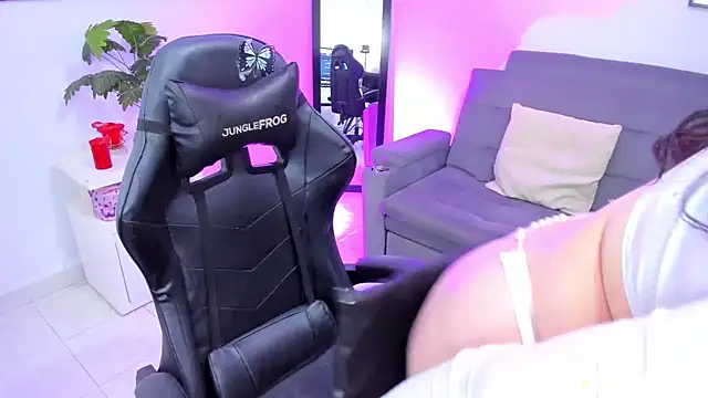 BellaFlaming online show from February 2025 03:42:01 PM