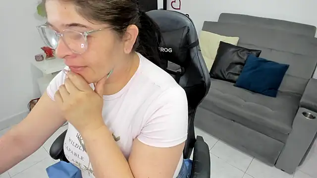 BellaFlaming online show from February 2025 11:44:02 AM