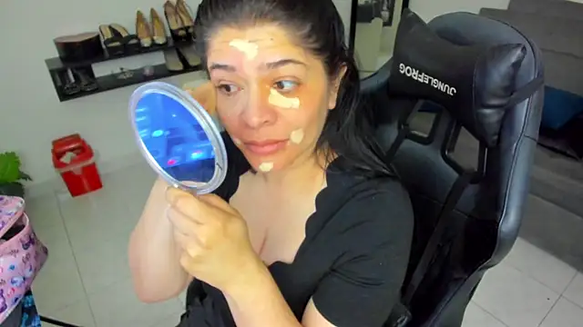 BellaFlaming online show from November 2025 12:22:02 PM