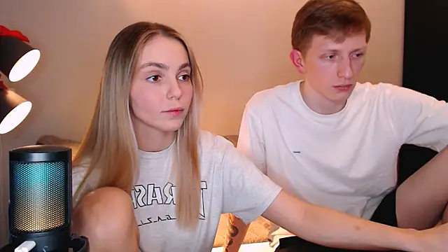 juliaanddima online show from December 2025 09:20:01 PM