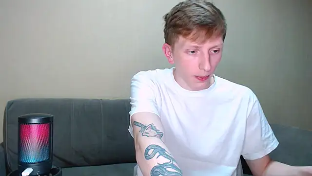 juliaanddima online show from February 2026 10:30:02 PM