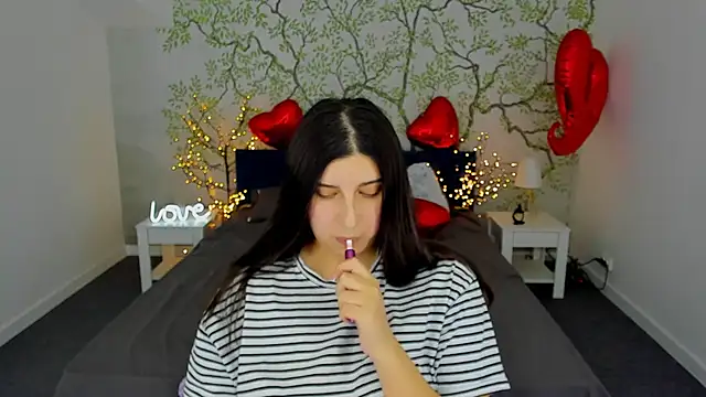 Snapshot of Linda_EX chatting on February 2025 10:50:01 AM Linda EX online show from February 2025 10:50:01 AM