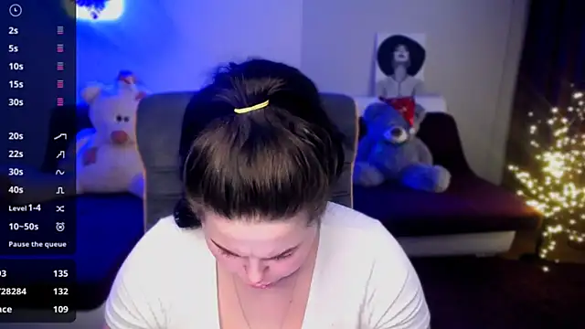 Emily Mo online show from January 2025 12:33:02 PM