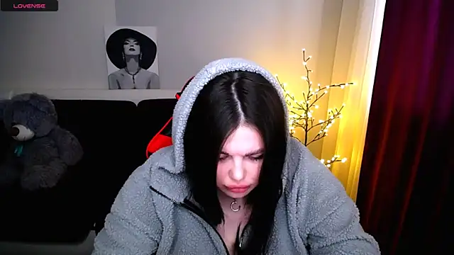 Emily Mo online show from February 2025 11:09:02 AM