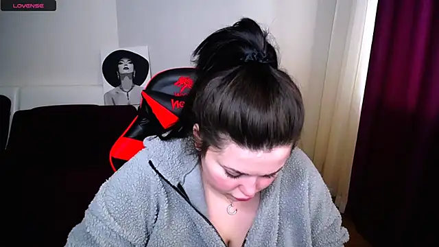 Emily Mo online show from March 2025 09:49:01 AM