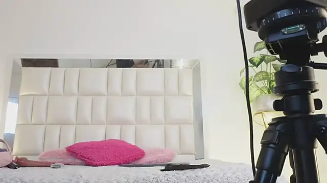 Anais aradia online show from February 2025 08:22:02 AM