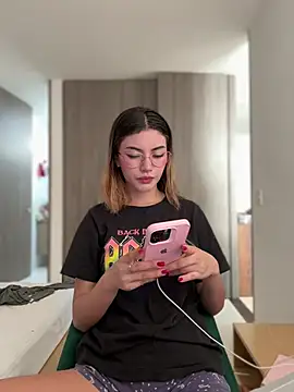 Your Honeey online show from January 2025 10:06:02 PM