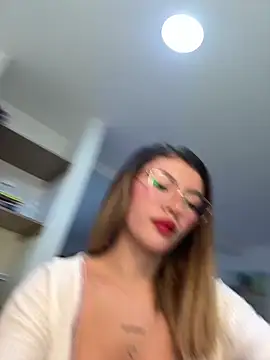 Your Honeey online show from October 2025 09:15:01 PM