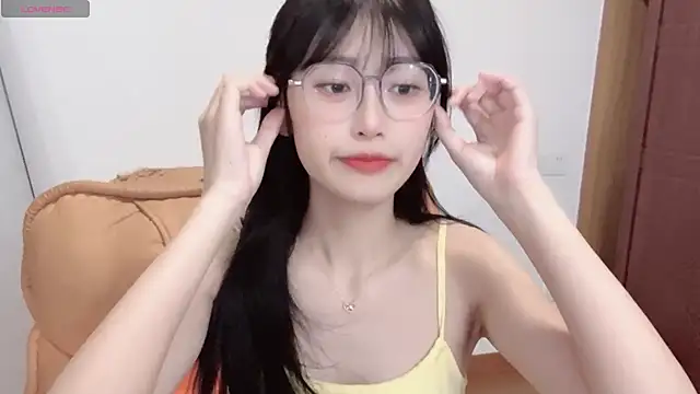 4uoki online show from October 2025 01:43:02 PM