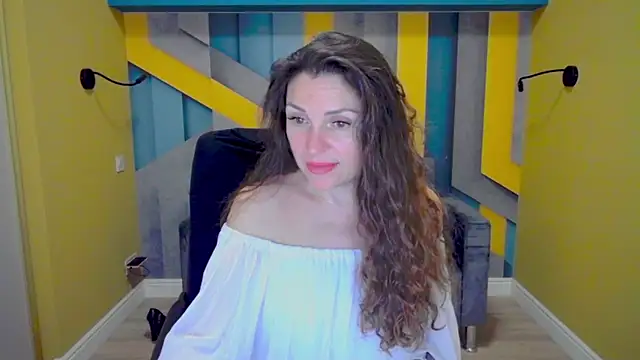 Snapshot of EllaLong chatting on December 2024 03:33:02 PM EllaLong online show from December 2024 03:33:02 PM