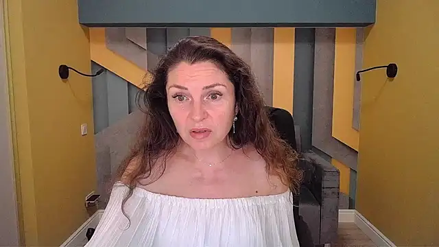 Snapshot of EllaLong chatting on December 2024 01:31:02 PM EllaLong online show from December 2024 01:31:02 PM