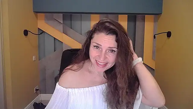 Snapshot of EllaLong chatting on December 2024 12:35:01 PM EllaLong online show from December 2024 12:35:01 PM