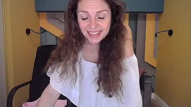 Snapshot of EllaLong chatting on December 2024 03:35:01 PM EllaLong online show from December 2024 03:35:01 PM