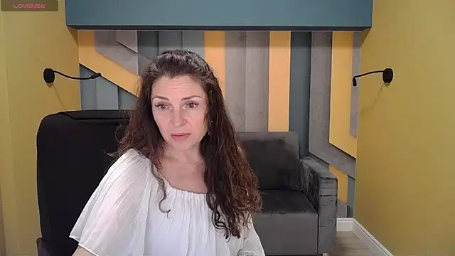 Snapshot of EllaLong chatting on December 2024 12:49:01 PM EllaLong online show from December 2024 12:49:01 PM