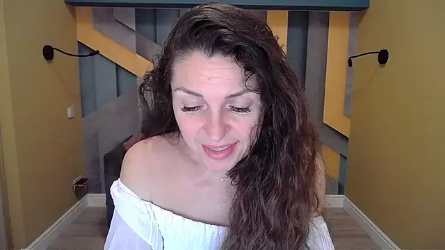 Snapshot of EllaLong chatting on December 2024 12:28:01 PM EllaLong online show from December 2024 12:28:01 PM