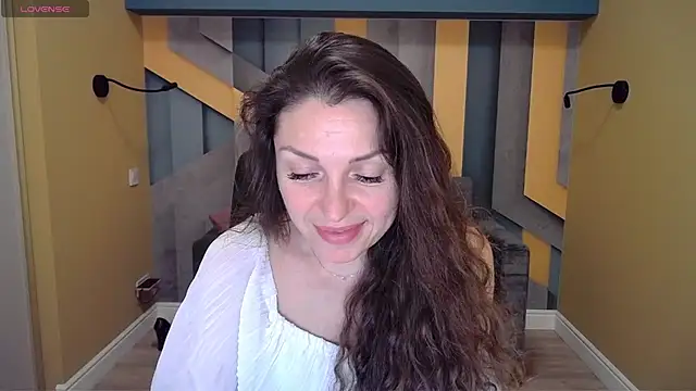 Snapshot of EllaLong chatting on December 2024 03:39:01 PM EllaLong online show from December 2024 03:39:01 PM