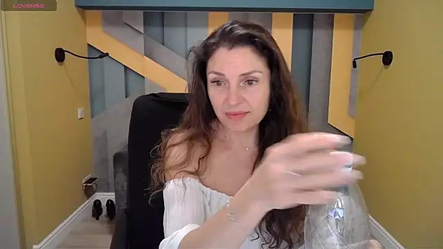 Snapshot of EllaLong chatting on December 2024 03:44:01 PM EllaLong online show from December 2024 03:44:01 PM