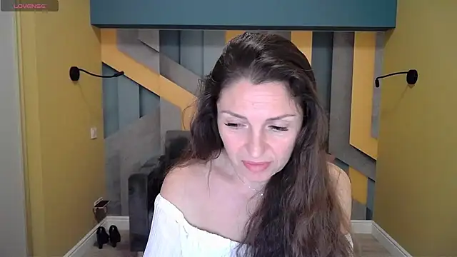 Snapshot of EllaLong chatting on December 2024 03:37:02 PM EllaLong online show from December 2024 03:37:02 PM