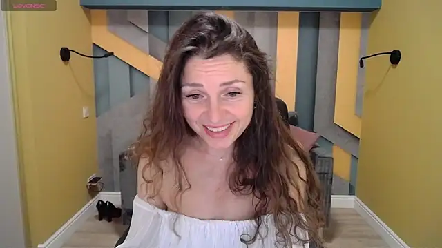 Snapshot of EllaLong chatting on December 2024 03:42:01 PM EllaLong online show from December 2024 03:42:01 PM