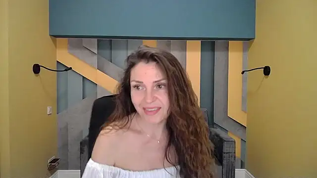 Snapshot of EllaLong chatting on January 2025 12:31:01 PM EllaLong online show from January 2025 12:31:01 PM