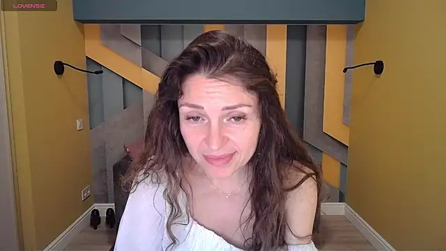 Snapshot of EllaLong chatting on January 2025 03:27:01 PM EllaLong online show from January 2025 03:27:01 PM