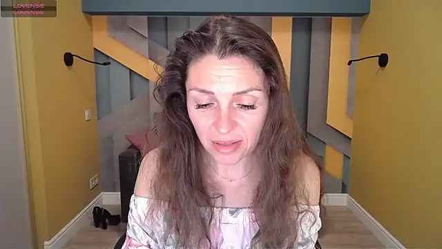 Snapshot of EllaLong chatting on February 2025 03:39:01 PM EllaLong online show from February 2025 03:39:01 PM