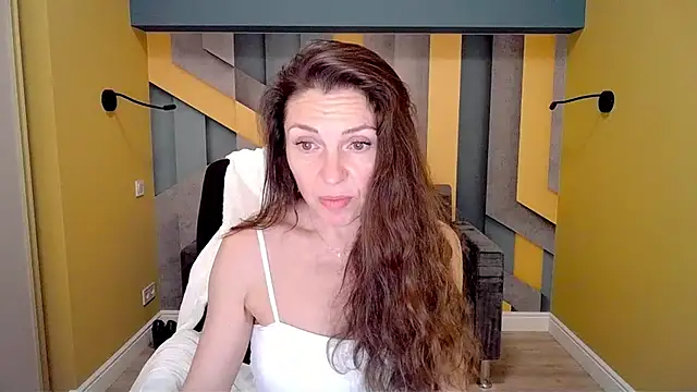 Snapshot of EllaLong chatting on February 2025 06:38:01 PM EllaLong online show from February 2025 06:38:01 PM