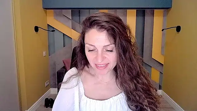 Snapshot of EllaLong chatting on February 2025 03:50:02 PM EllaLong online show from February 2025 03:50:02 PM