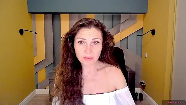 Snapshot of EllaLong chatting on February 2025 12:28:01 PM EllaLong online show from February 2025 12:28:01 PM