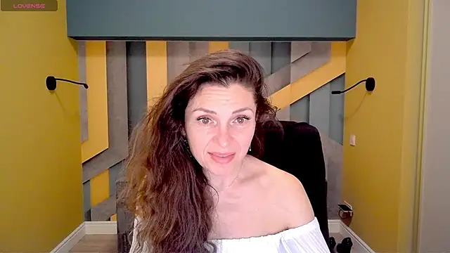 Snapshot of EllaLong chatting on February 2025 12:33:02 PM EllaLong online show from February 2025 12:33:02 PM