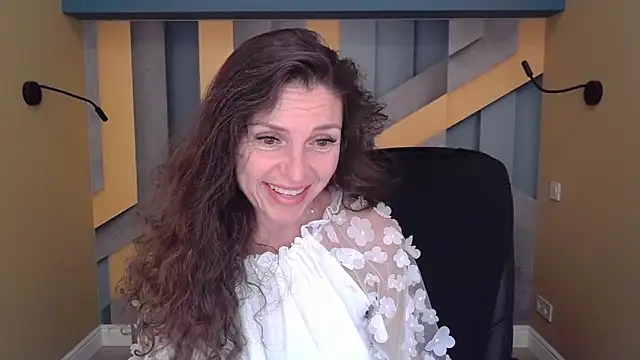 Snapshot of EllaLong chatting on September 2025 11:33:02 AM EllaLong online show from September 2025 11:33:02 AM