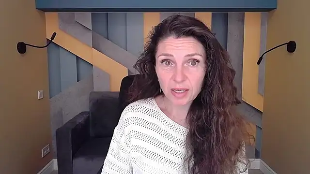 Snapshot of EllaLong chatting on September 2025 11:37:02 AM EllaLong online show from September 2025 11:37:02 AM