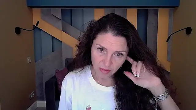 Snapshot of EllaLong chatting on October 2025 11:30:01 AM EllaLong online show from October 2025 11:30:01 AM