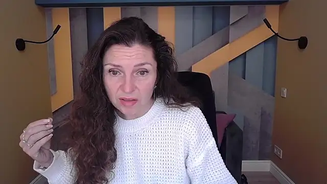 Snapshot of EllaLong chatting on November 2025 12:48:02 PM EllaLong online show from November 2025 12:48:02 PM