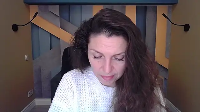 Snapshot of EllaLong chatting on November 2025 12:38:02 PM EllaLong online show from November 2025 12:38:02 PM