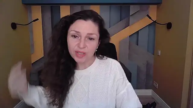 Snapshot of EllaLong chatting on November 2025 12:27:01 PM EllaLong online show from November 2025 12:27:01 PM