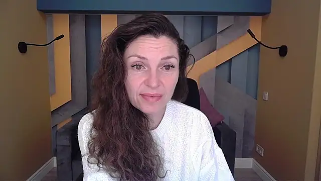 Snapshot of EllaLong chatting on November 2025 12:28:02 PM EllaLong online show from November 2025 12:28:02 PM