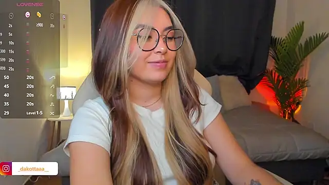 Snapshot of dakottaa_ chatting on April 2026 01:30:02 AM dakottaa online show from April 2026 01:30:02 AM