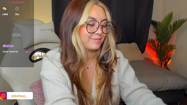 Snapshot of dakottaa_ chatting on May 2026 12:06:02 AM dakottaa online show from May 2026 12:06:02 AM