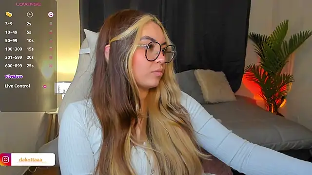 Snapshot of dakottaa_ chatting on May 2026 12:29:02 AM dakottaa online show from May 2026 12:29:02 AM