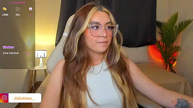 Snapshot of dakottaa_ chatting on May 2026 12:41:02 AM dakottaa online show from May 2026 12:41:02 AM