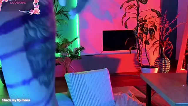 Megan inked online show from October 2025 03:37:02 AM