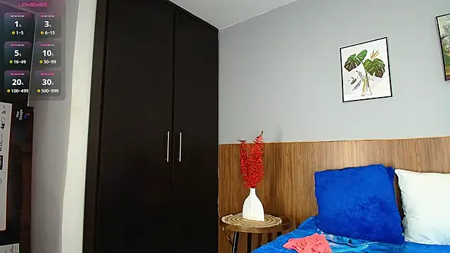 EmiliBonnie online show from December 2025 10:44:02 AM