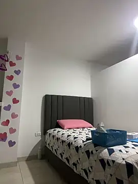 Snapshot of Cat2525 chatting on February 2025 02:21:01 AM Cat2525 online show from February 2025 02:21:01 AM